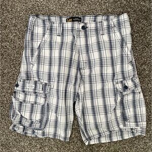 LEE MEN’S BLUE PLAID CARGO SHORTS IN SIZE 36